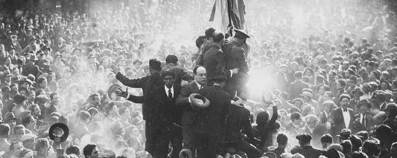 La Puerta del Sol, en Madrid, el 14 de abril de 1931, día de la proclamación de la II Segunda República en España/Archivo.